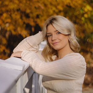 Meet your Posher, Lauren